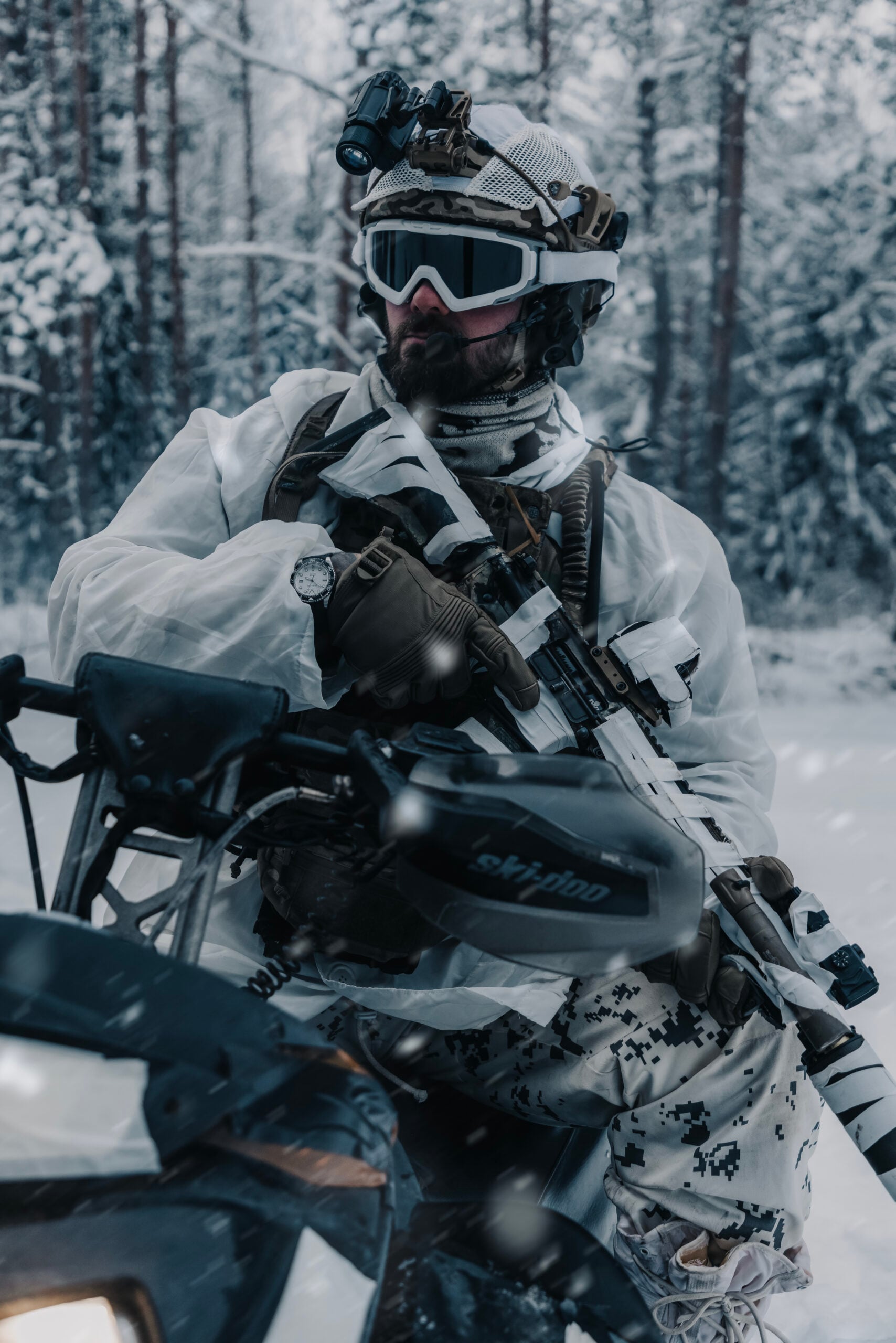 Falcon 640+ V2 helmet-mounted in winter field conditions