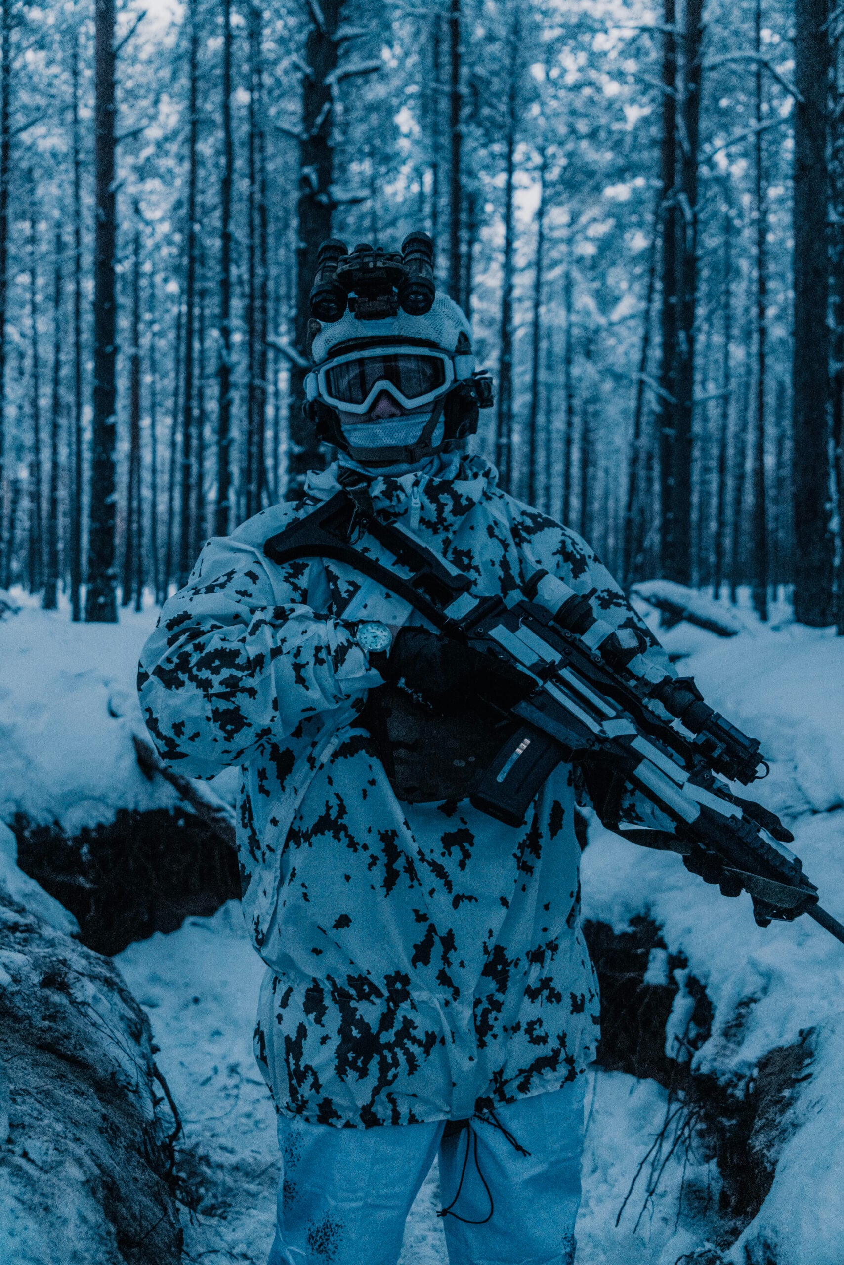 Falcon 640+ V2 weapon-mounted as clip-on in front of an LPVO